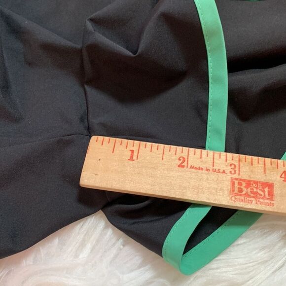 VANS Size Medium black with green trim athletic shorts NWOT - Picture 6 of 8